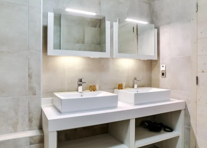 Moderne 4 Pieces A Village Avec Parking - Fr-1-562-15 شقة *